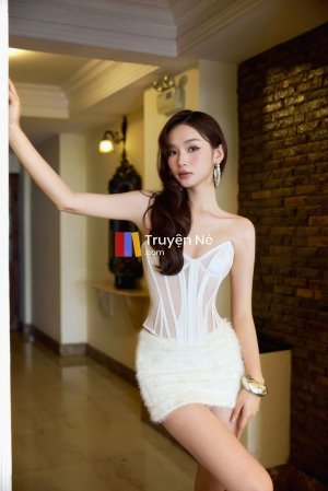 Giữa Hai Thế Giới Tài Chính