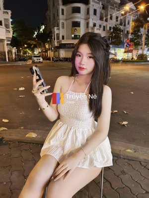 Dây Buộc Tóc Và Nhẫn Cưới
